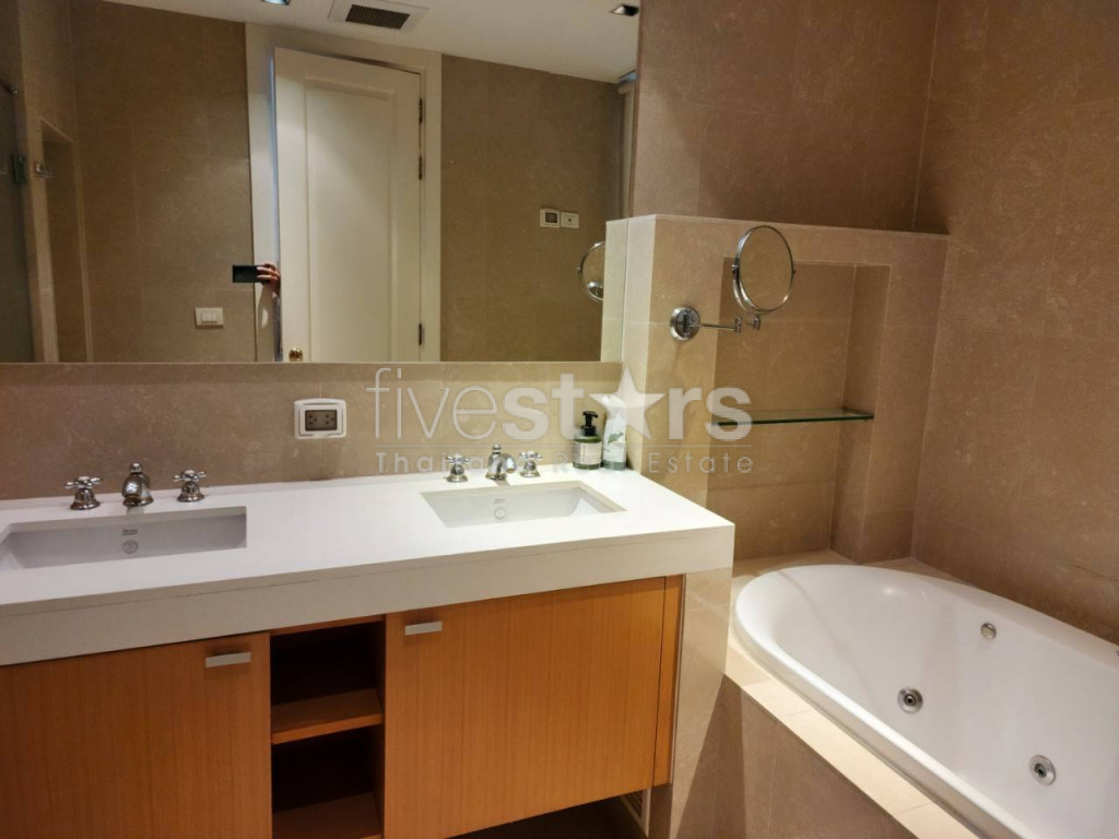 Condo de 3 chambres à louer près de la station Phloen Chit BTS, photo 13