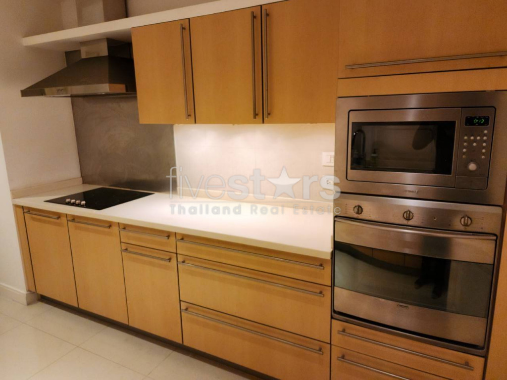 Condo de 3 chambres à louer près de la station Phloen Chit BTS, photo 10