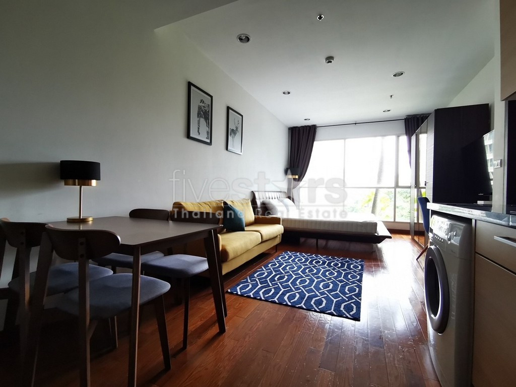 Studio à vendre proche BTS Chidlom