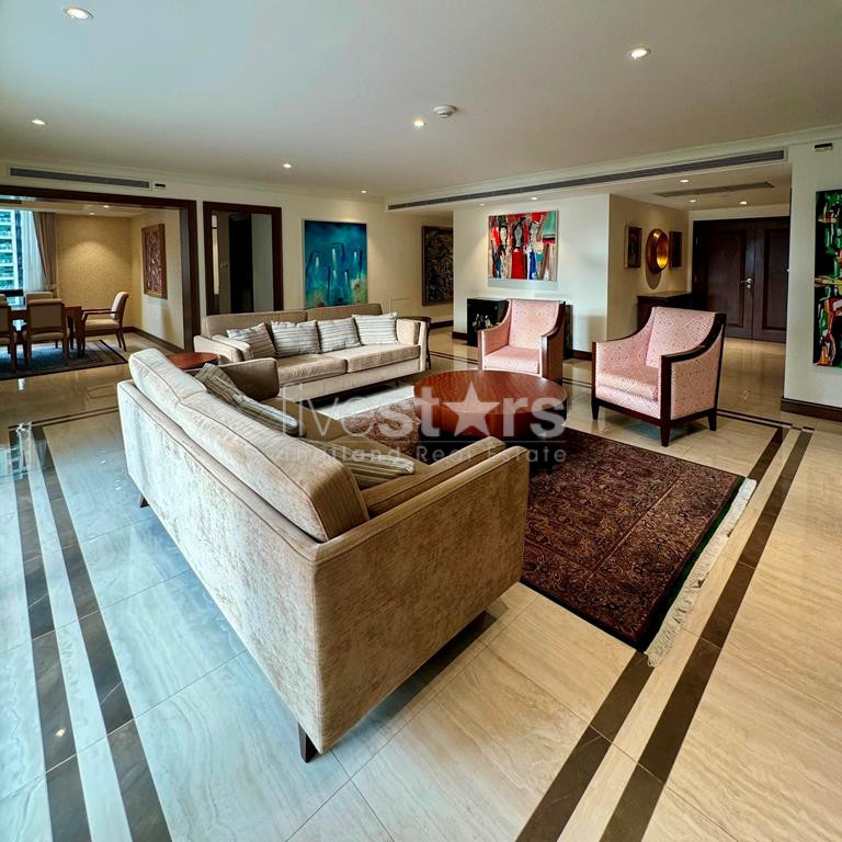 Condo de 3 chambres à louer près du BTS Chidlom
