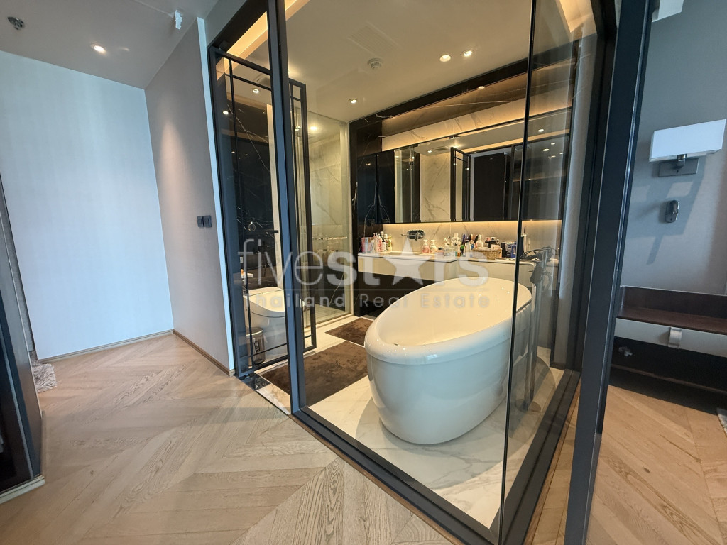 Grand condominium moderne et luxueux à louer sur Ploenchit., photo 10