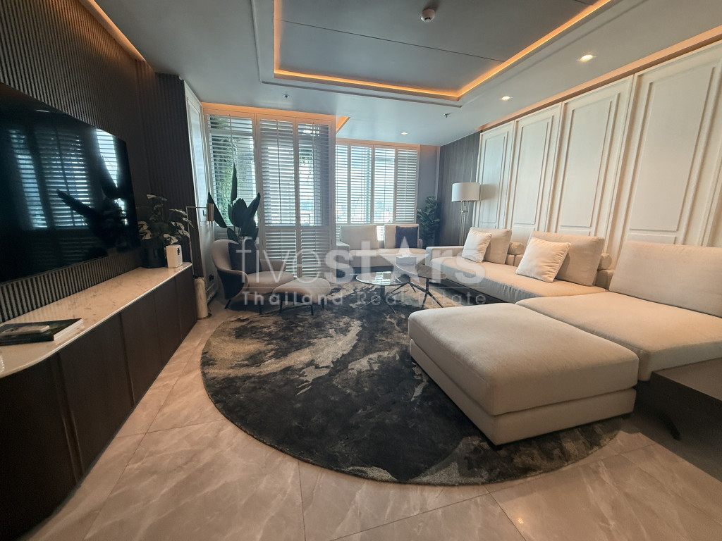 Grand condominium moderne et luxueux à louer sur Ploenchit., photo 2