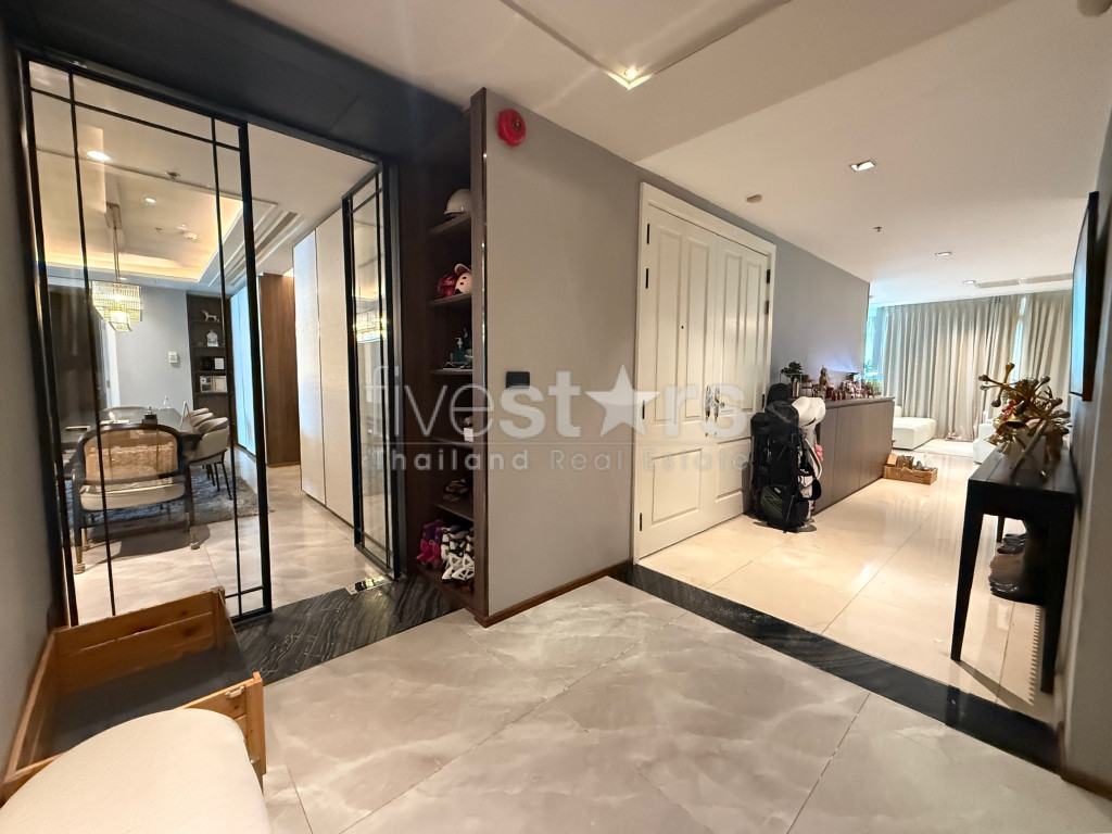 Grand condominium moderne et luxueux à louer sur Ploenchit., photo 7