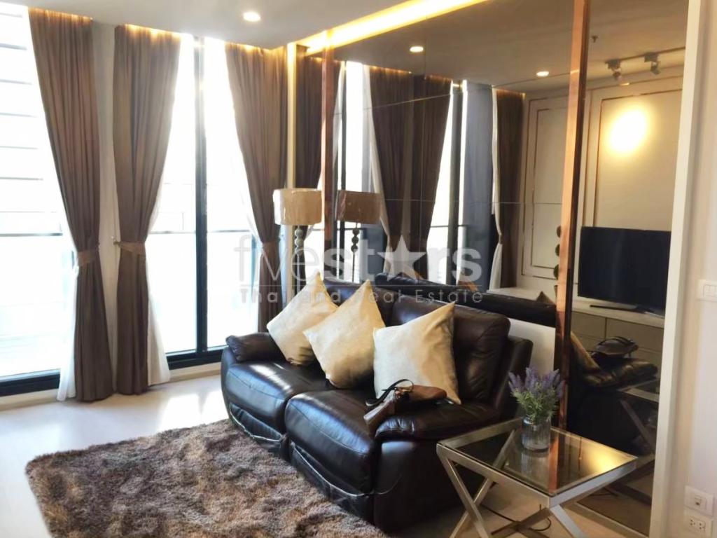 Appartement moderne de 2 chambres à louer à proximité de la station BTS Ploenchit