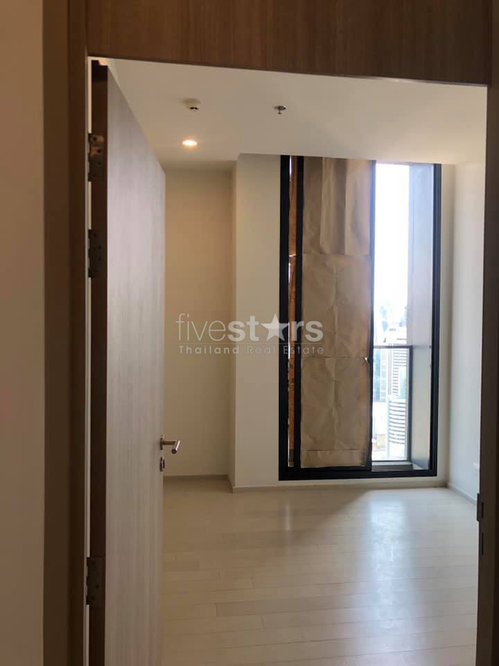 Rare unit 2 bedrooms condo for sale close to BTS Ploenchit