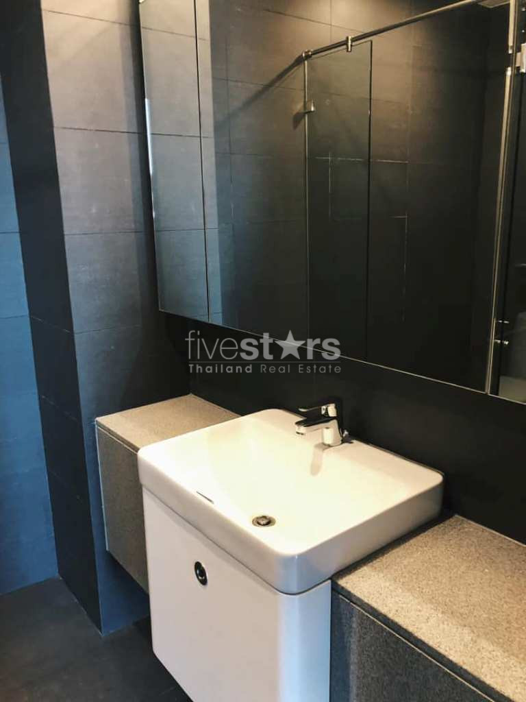 Rare unit 2 bedrooms condo for sale close to BTS Ploenchit, photo 5