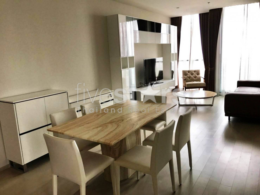 Modern unit 2 bedrooms condo for rent close to BTS Ploenchit