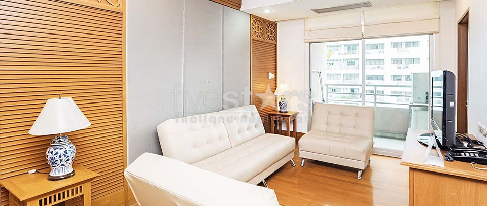 2 bedroom condo for sale on Langsuan, photo 2