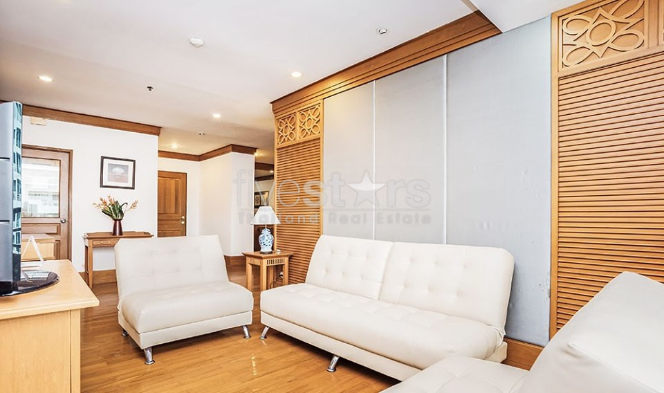 2 bedroom condo for sale on Langsuan, photo 3