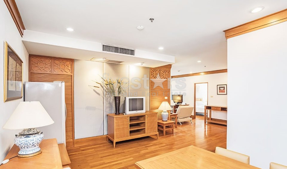 2 bedroom condo for sale on Langsuan, photo 4