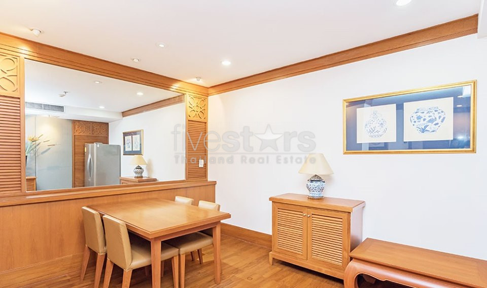 2 bedroom condo for sale on Langsuan, photo 7