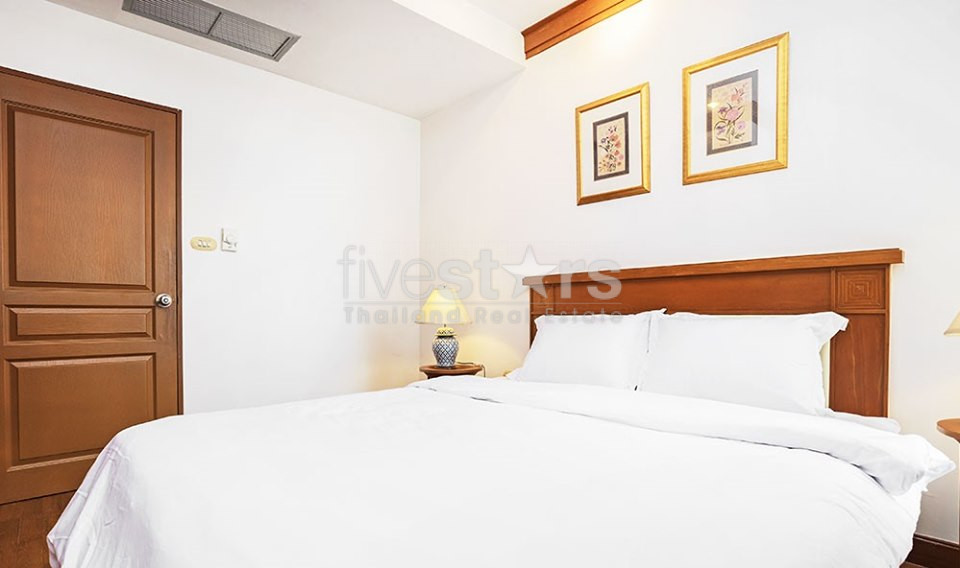 2 bedroom condo for sale on Langsuan, photo 11