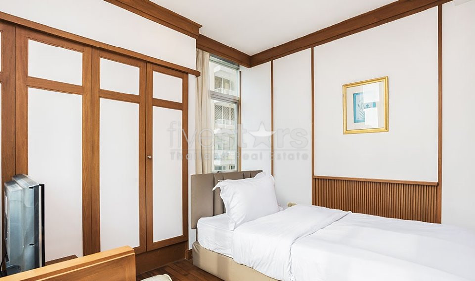 2 bedroom condo for sale on Langsuan, photo 13