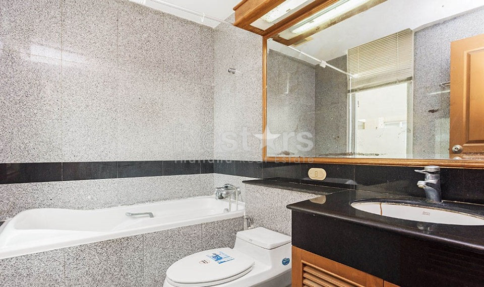 2 bedroom condo for sale on Langsuan, photo 15
