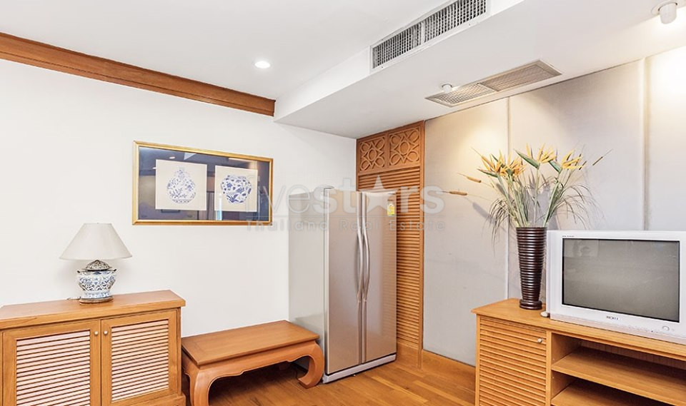 Chidlom Area, 2 bedrooms, Oriental Thai Decoration with Brand new furniture, Walking distance to BTS Chidlom, photo 6