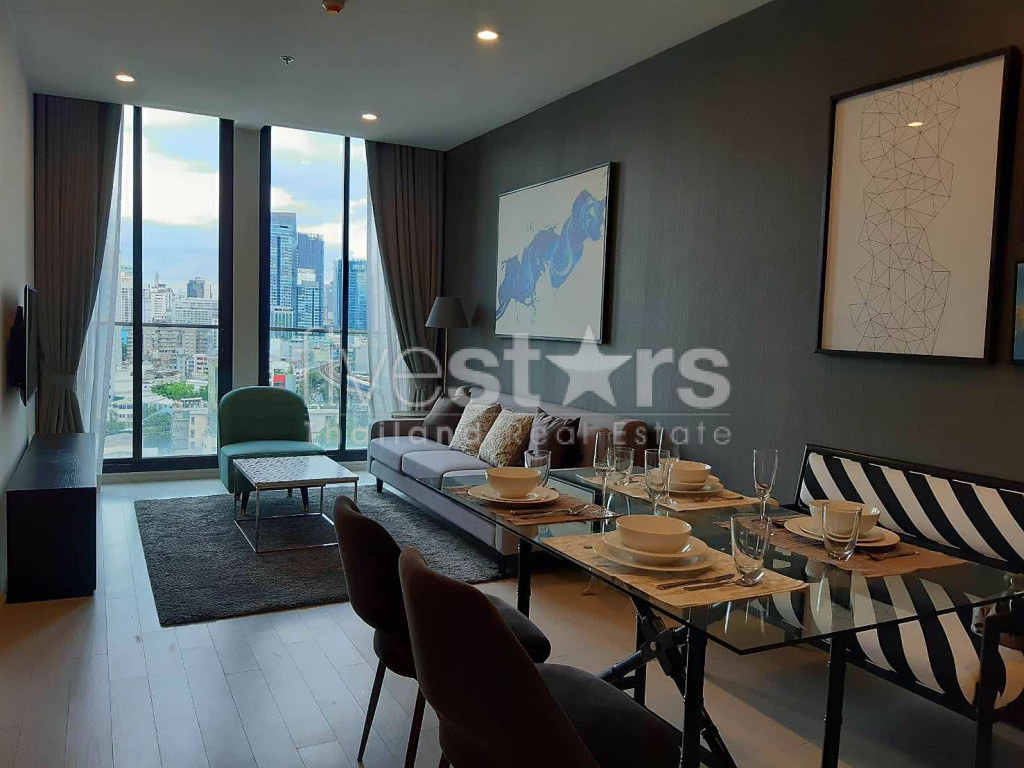 Modern 1 bedroom condo for rent close to BTS Ploenchit
