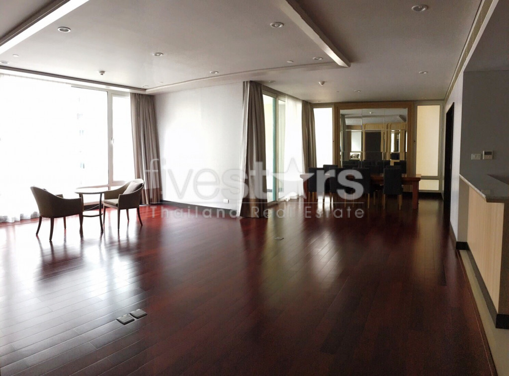 Large 3 bedrooms condo for rent near BTS Chidlom, photo 3