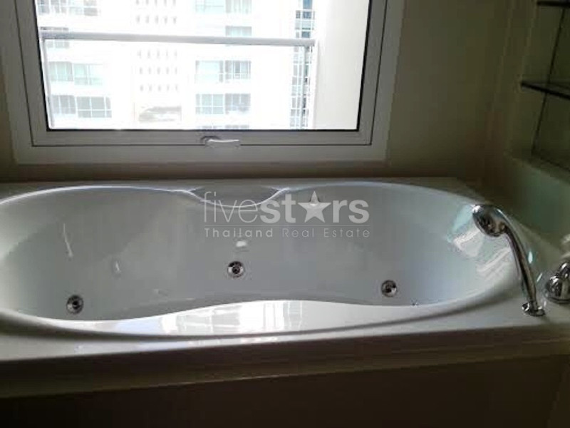 Large 3 bedrooms condo for rent near BTS Chidlom, photo 8