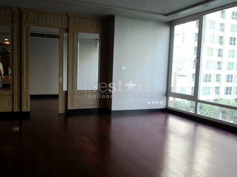 Large 3 bedrooms condo for rent near BTS Chidlom, photo 7