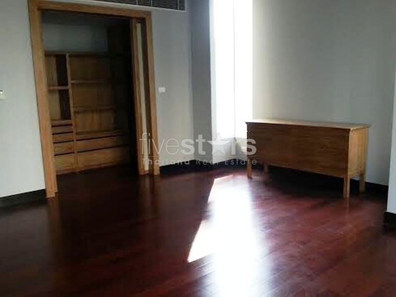 Large 3 bedrooms condo for rent near BTS Chidlom, photo 6