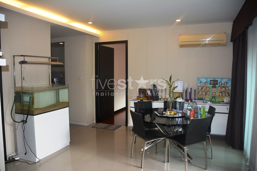 Appartement moderne de 2 chambres à 300m du BTS Ploenchit, photo 2