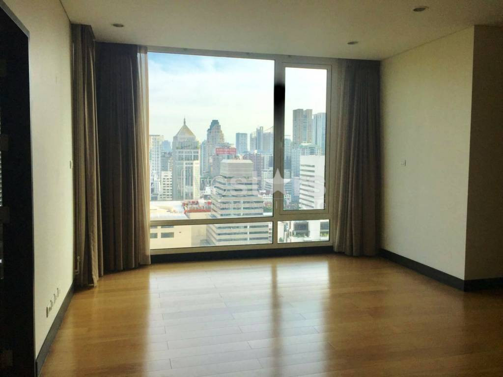 Large 3 bedrooms condo for rent near BTS Chidlom, photo 4