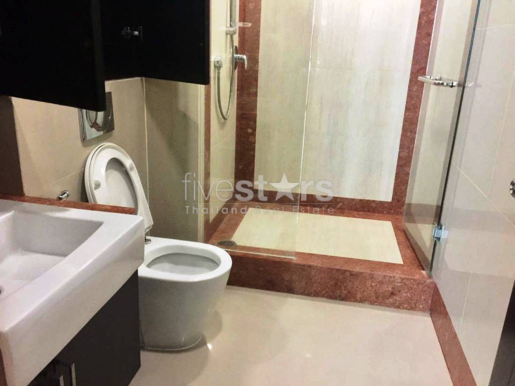 Large 3 bedrooms condo for rent near BTS Chidlom, photo 11