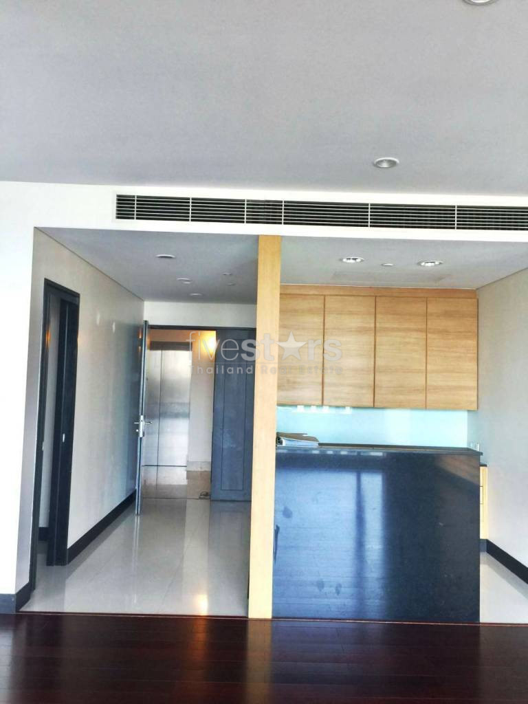 Large 3 bedrooms condo for rent near BTS Chidlom, photo 9