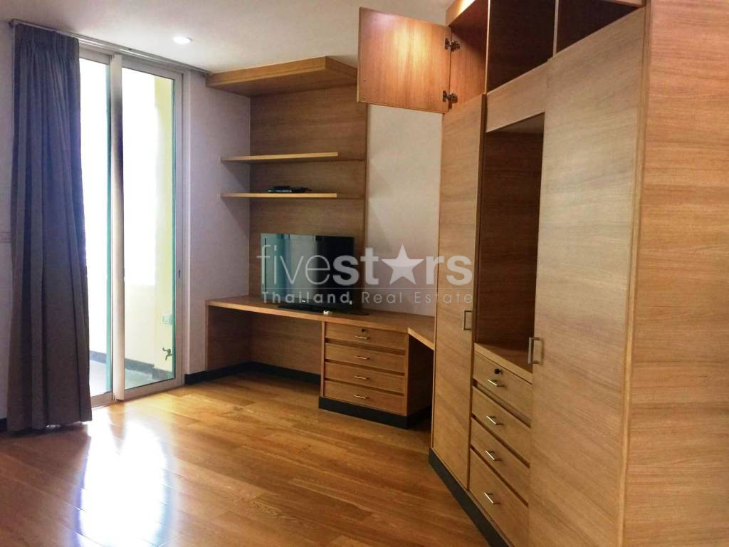Large 3 bedrooms condo for rent near BTS Chidlom, photo 2
