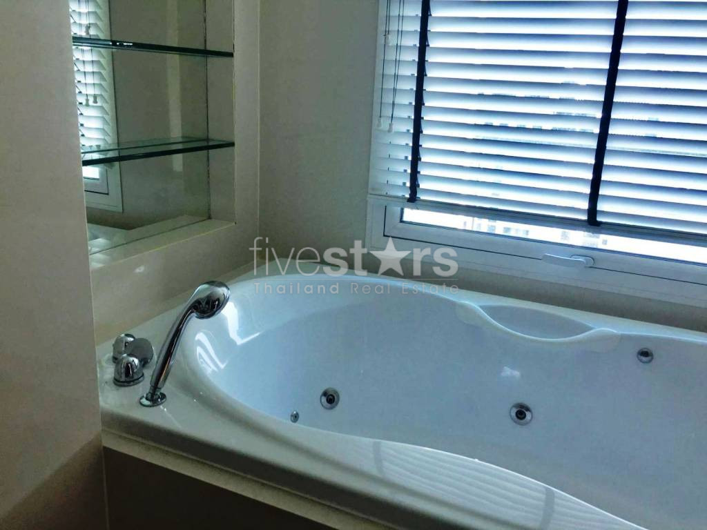 Large 3 bedrooms condo for rent near BTS Chidlom, photo 10