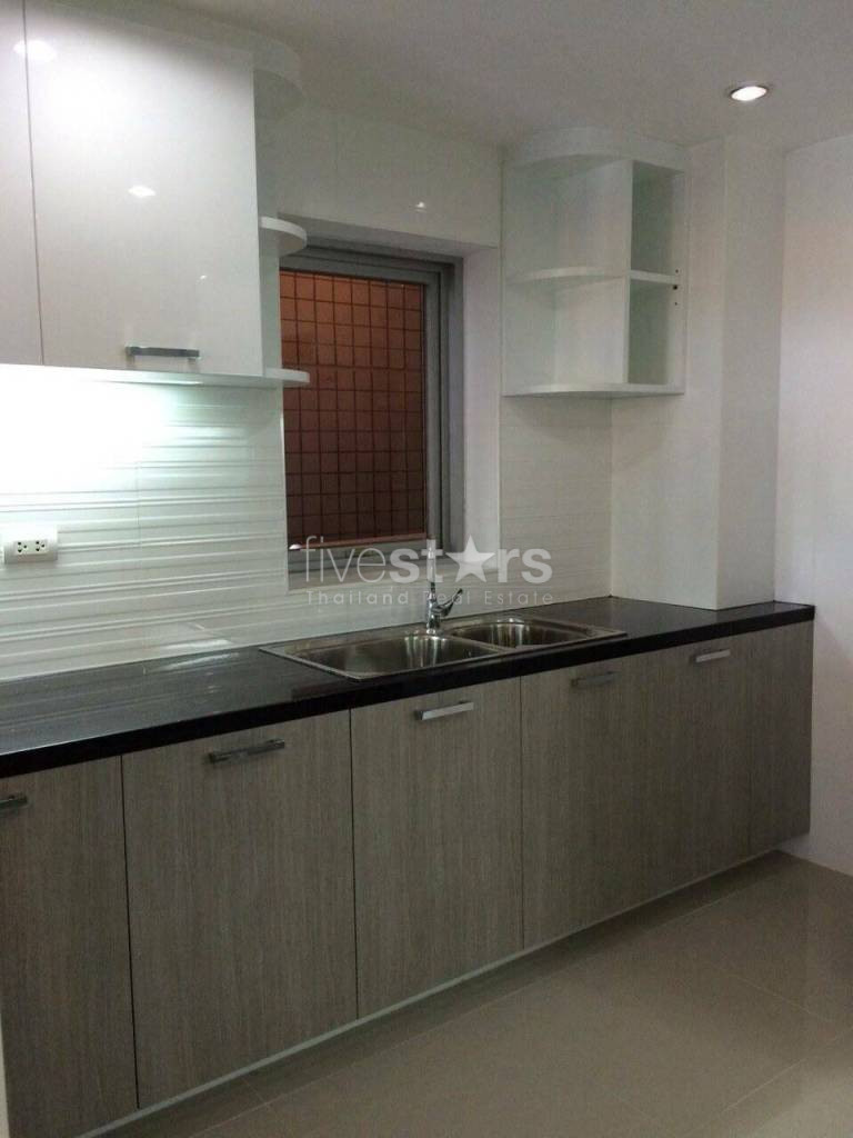 3 bedrooms condo for rent near BTS Ploenchit, photo 5