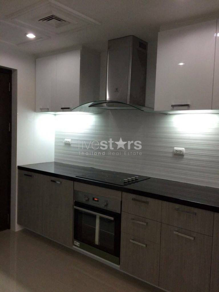 3 bedrooms condo for rent near BTS Ploenchit, photo 6