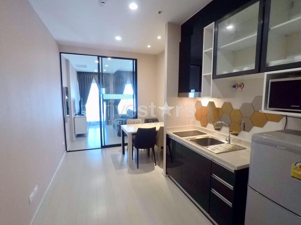 Appartement neuf d'une chambre à louer près du BTS Ploenchit