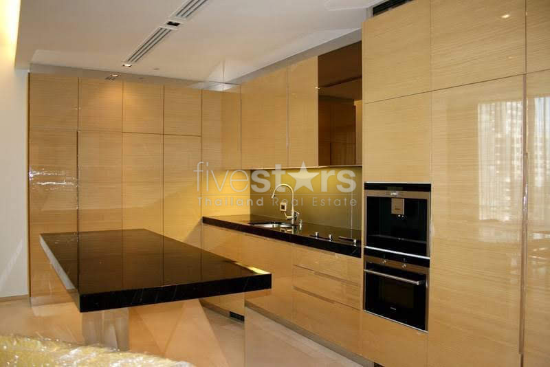 3 bedroom condo for sale in Chidlom, photo 3