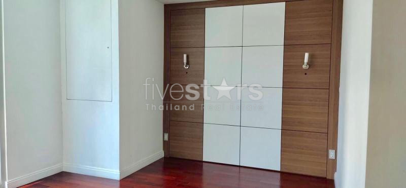 3-bedrooms condominium for sale close to Ploenchit BTS station, photo 12