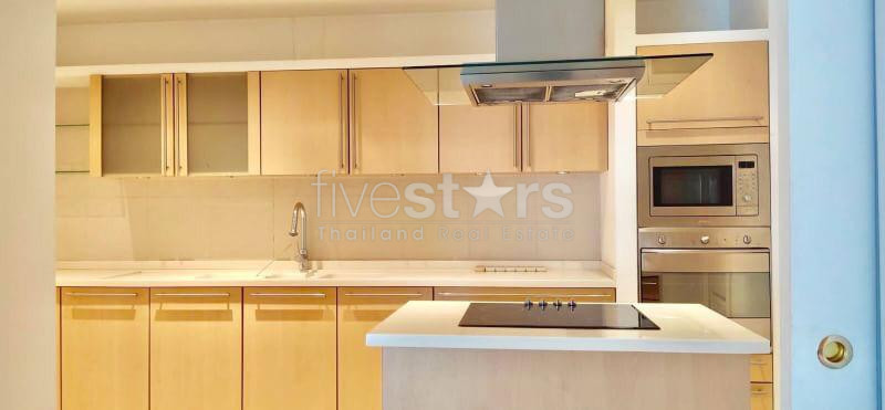 3-bedrooms condominium for sale close to Ploenchit BTS station, photo 4