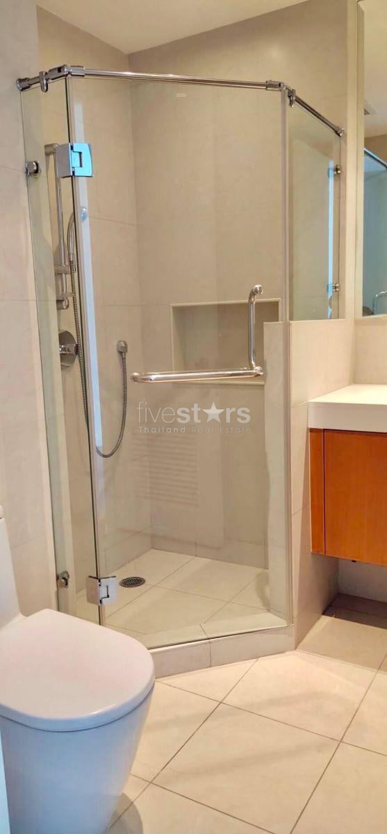 3-bedrooms condominium for sale close to Ploenchit BTS station, photo 8