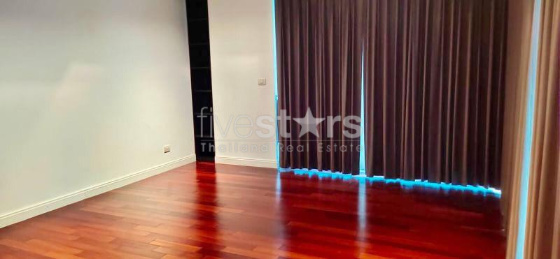 3-bedrooms condominium for sale close to Ploenchit BTS station, photo 9