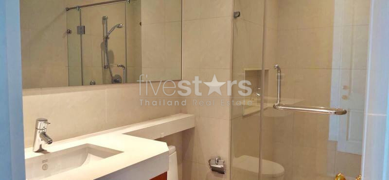 3-bedrooms condominium for sale close to Ploenchit BTS station, photo 13
