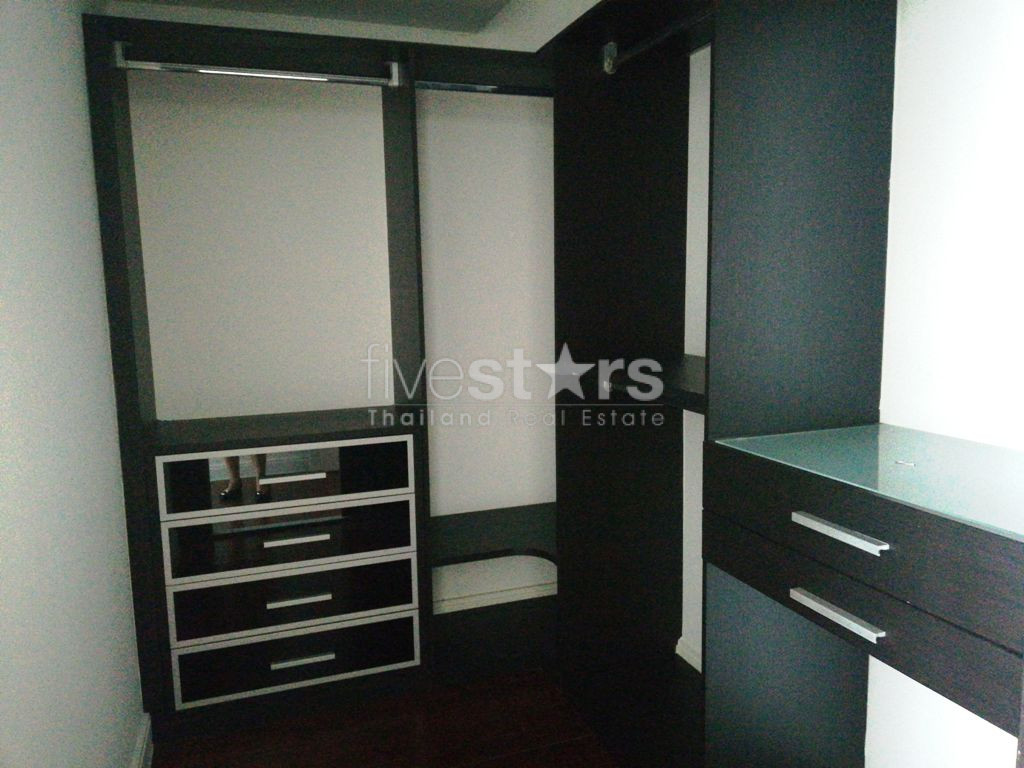 Large 3 bedrooms condo for rent near BTS Ploenchit, photo 13