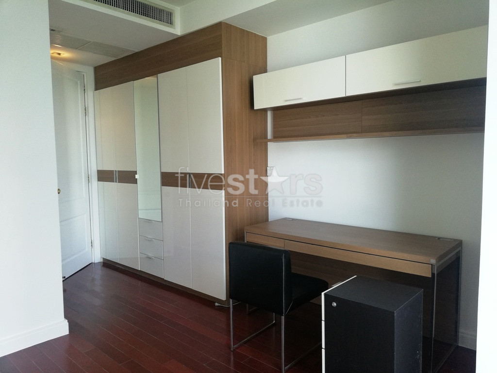 Large 3 bedrooms condo for rent near BTS Ploenchit, photo 12