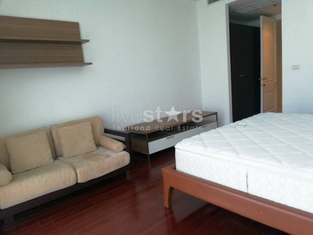 Large 3 bedrooms condo for rent near BTS Ploenchit, photo 10
