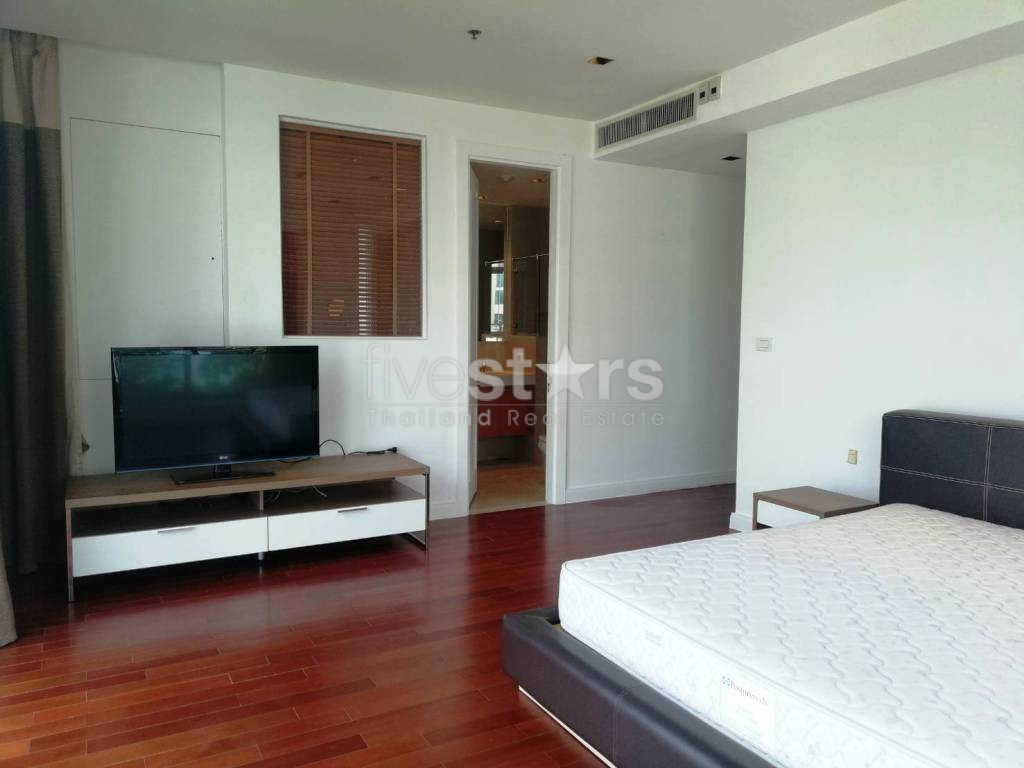 Large 3 bedrooms condo for rent near BTS Ploenchit, photo 9