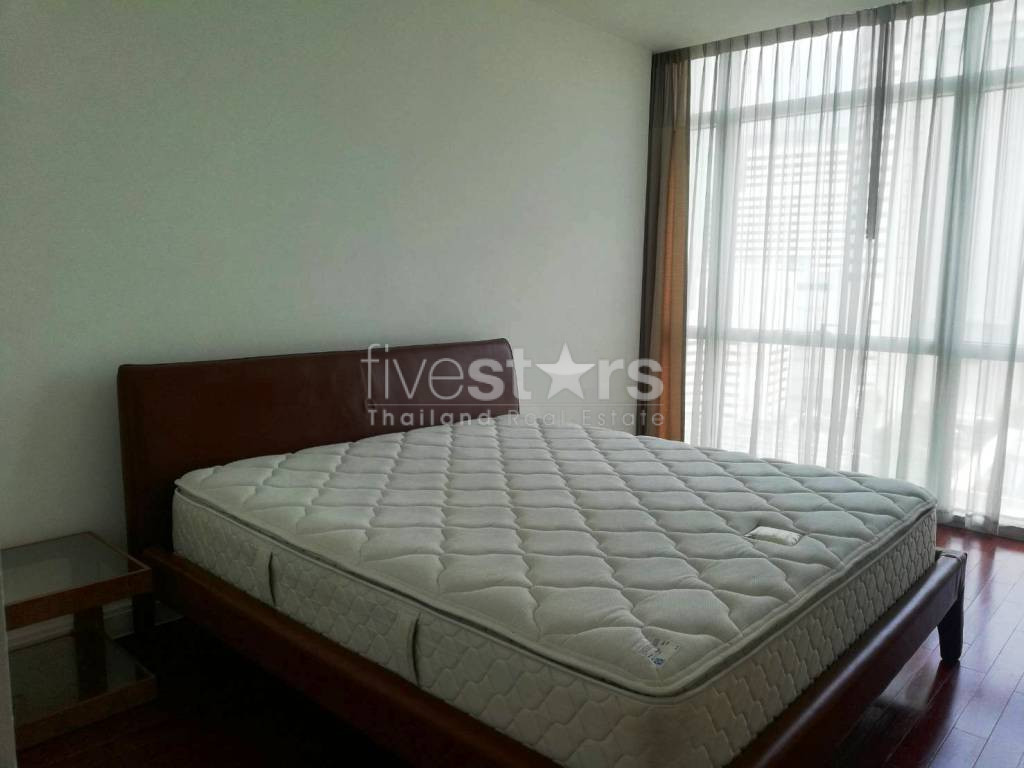 Large 3 bedrooms condo for rent near BTS Ploenchit, photo 11