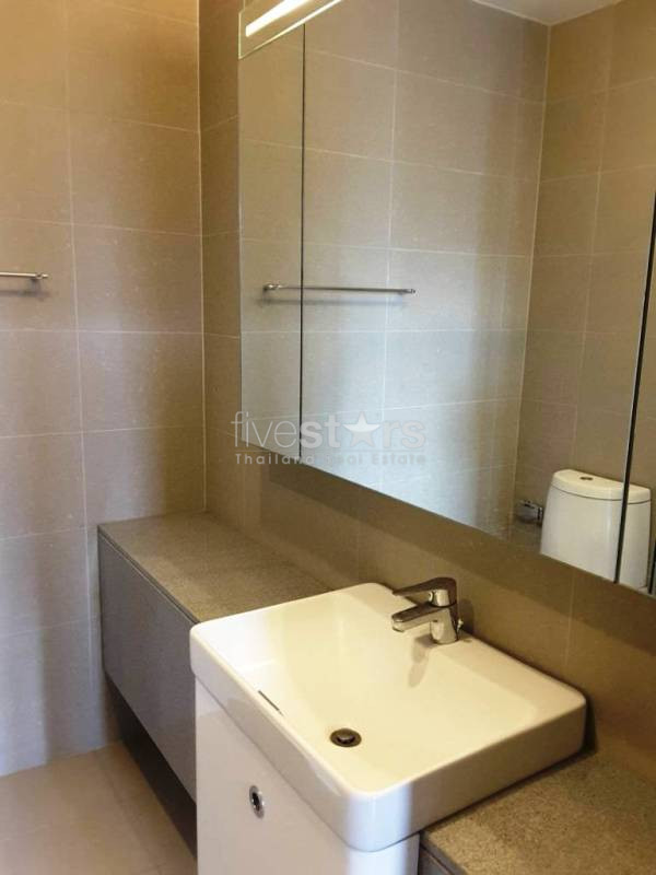 2 bedrooms condo for rent close to BTS Ploenchit, photo 16
