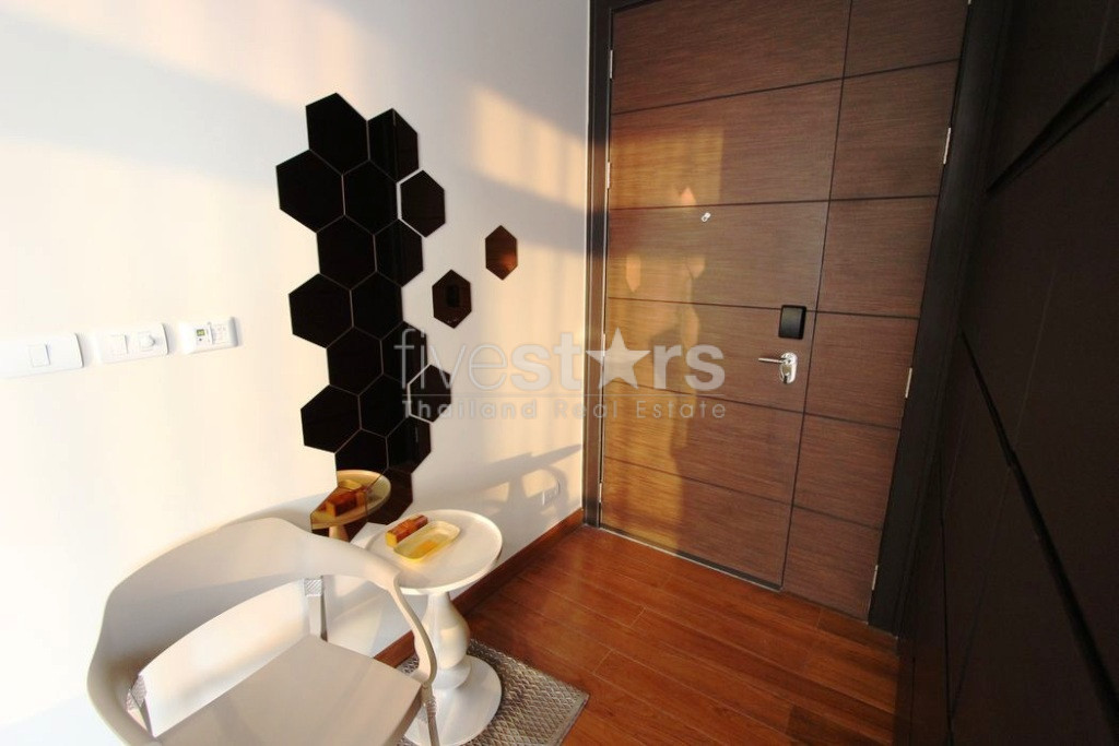 Condo 2 chambres à louer près de la station BTS Phloen Chit, photo 6