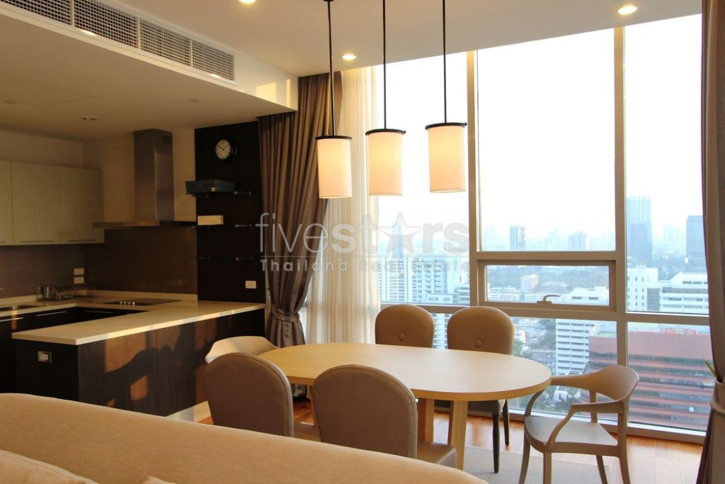 Condo 2 chambres à louer près de la station BTS Phloen Chit, photo 3