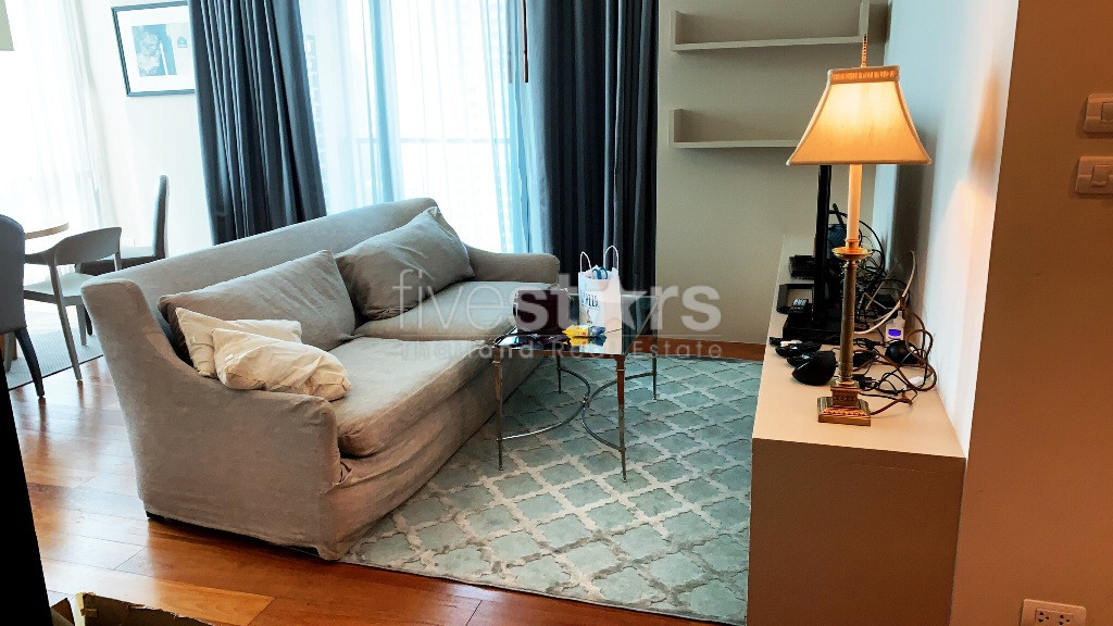 Condo 2 chambres à louer près de la station BTS Phloen Chit