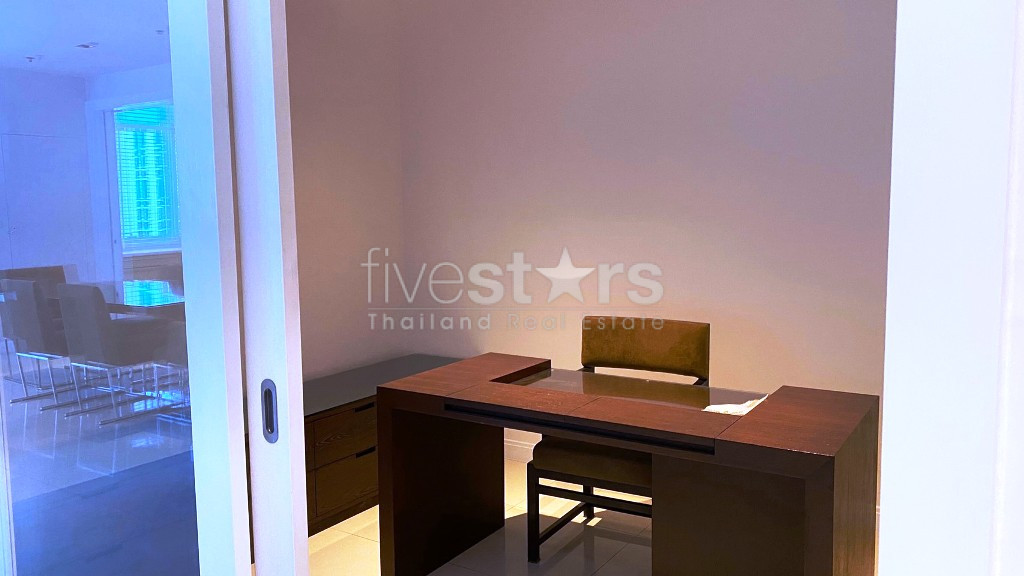 Large 2 bedrooms condo for rent near BTS Ploenchit, photo 9