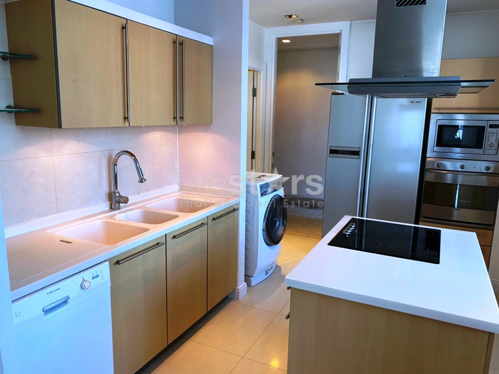 Large 2 bedrooms condo for rent near BTS Ploenchit, photo 5